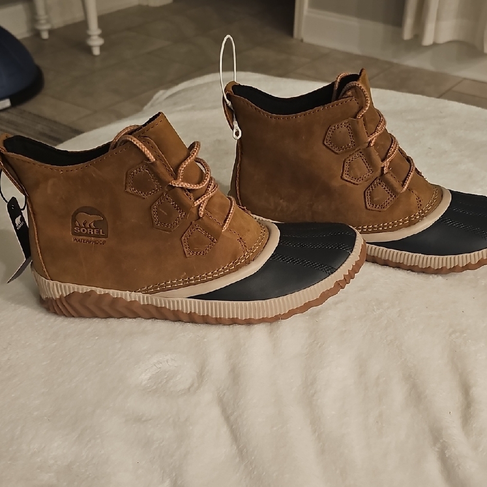 Sorel Women's Brown and Black Waterproof Boots